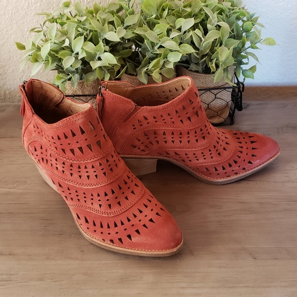 sofft westwood 2 bootie